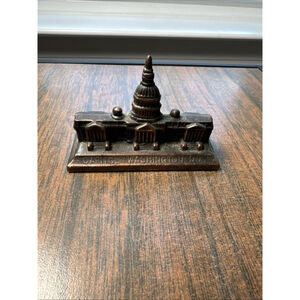 US Capitol Building Souvenir Paperweight Copper Metal Washington DC Traditional
